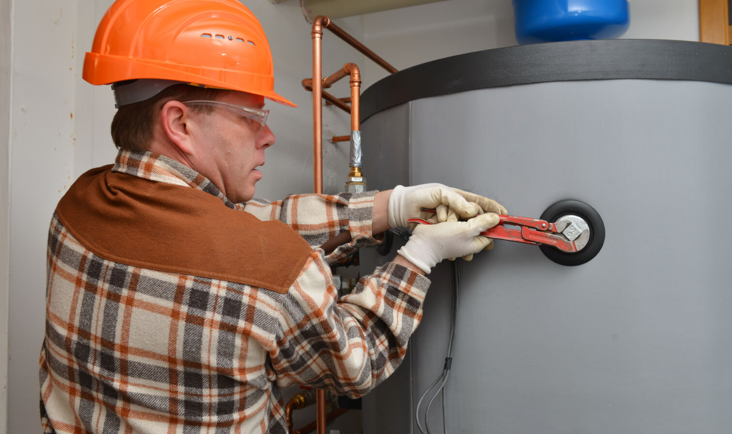 spesialist repairs Water Heater Tank in Calgary