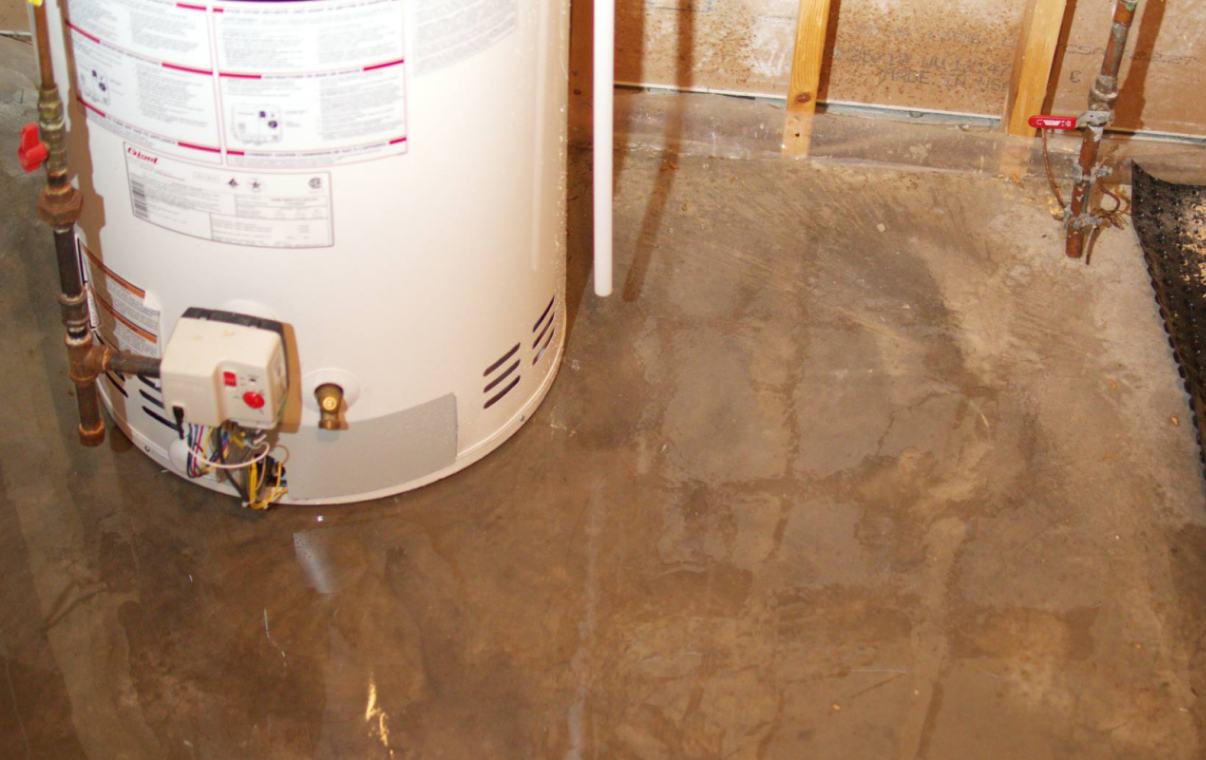 Emergency plumbing service for flooded basement